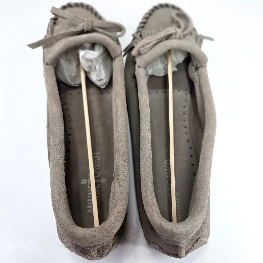 Minnetonka Kilty Hardsole Moccasins Women’s Size 8.5 Grey Suede 401T New
